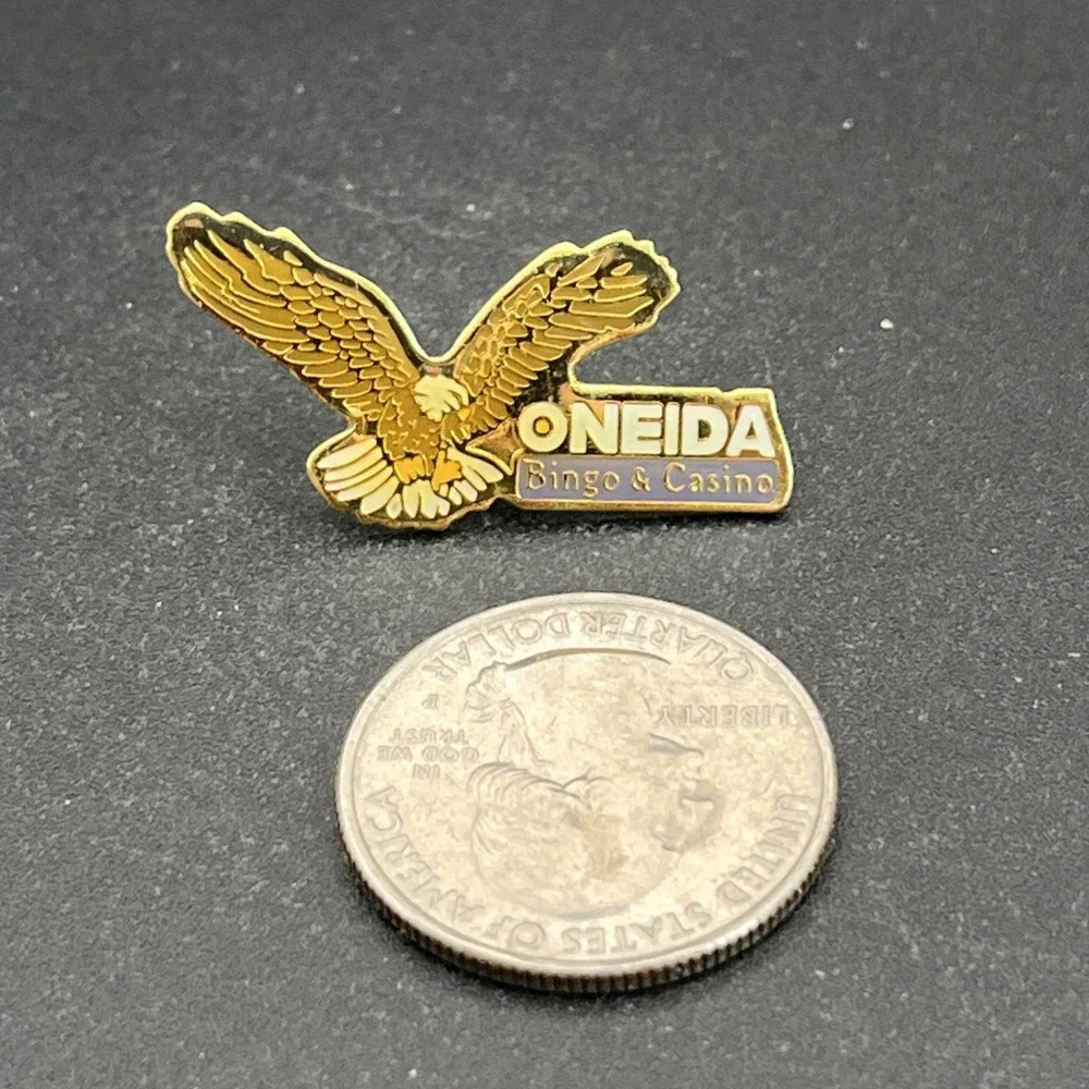 Oneida Bingo And Casino Bald Eagle Flying Lapel Hat Pin‎